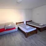 Apartmanovy Dom Pri Bratislave سينيتش