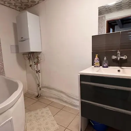 Apartmanovy Dom Pri Bratislave *