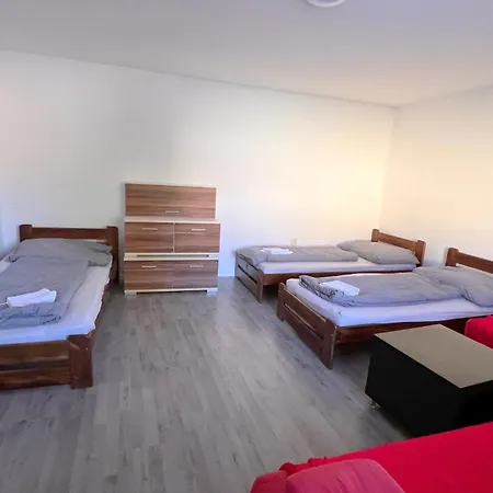 Apartmanovy Dom Pri Bratislave