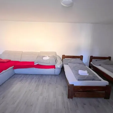 Apartmanovy Dom Pri Bratislave بيت للعطل