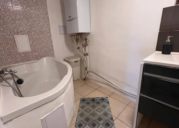 Apartmanovy Dom Pri Bratislave 세네츠